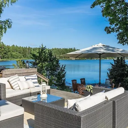 Funkis Stroemmen - Gorgeous By The Sea! Nagu