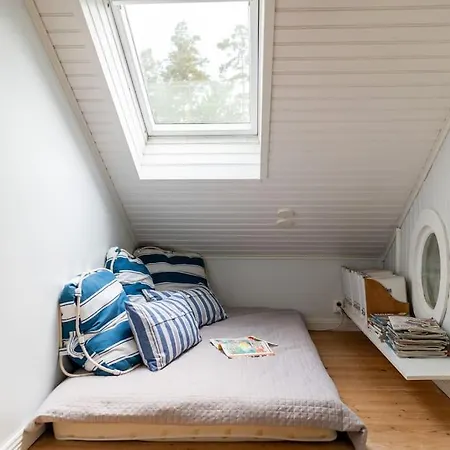 Funkis Stroemmen - Gorgeous By The Sea! * Nagu