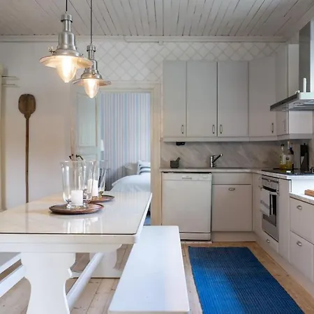 Funkis Stroemmen - Gorgeous By The Sea! * Nagu