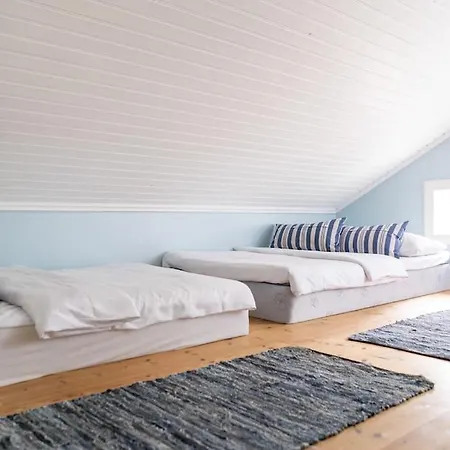 Funkis Stroemmen - Gorgeous By The Sea! *