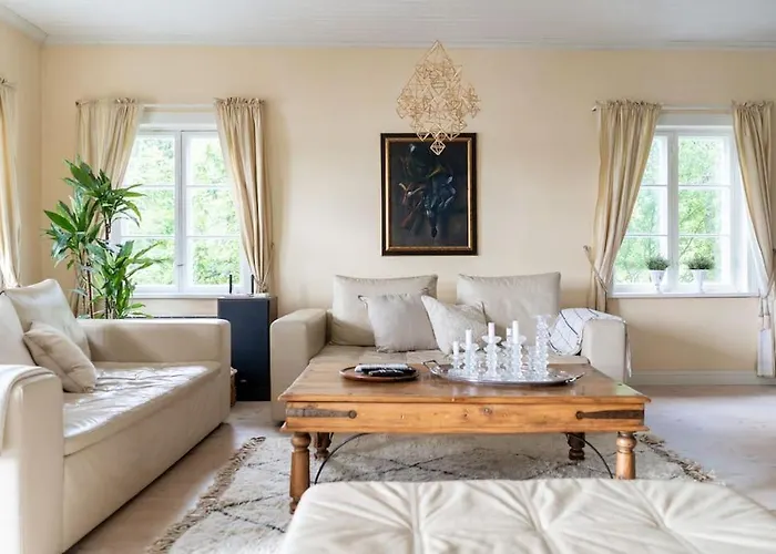 Funkis Stroemmen - Gorgeous By The Sea!