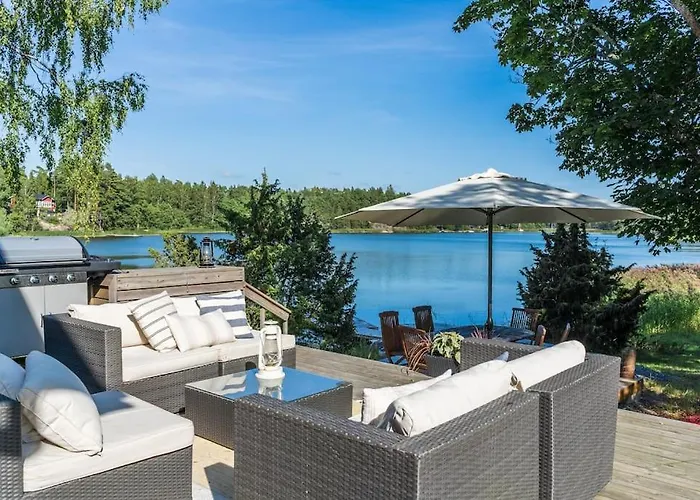 Funkis Stroemmen - Gorgeous By The Sea! Nagu