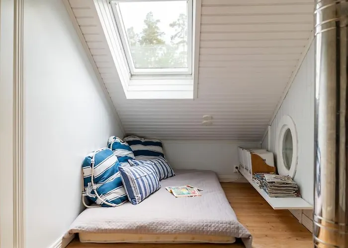 Funkis Stroemmen - Gorgeous By The Sea! * Nagu