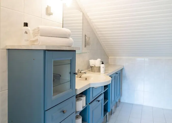 Funkis Stroemmen - Gorgeous By The Sea! Nagu