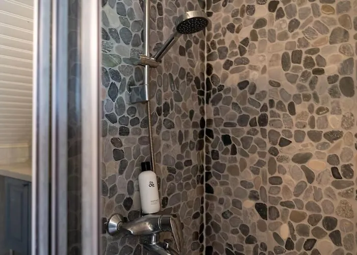 Funkis Stroemmen - Gorgeous By The Sea! *