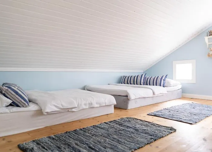 Funkis Stroemmen - Gorgeous By The Sea! *